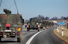 Operatives Führungskommando der Bundeswehr: Achtung Konvoi - Bundeswehrpanzer unterwegs