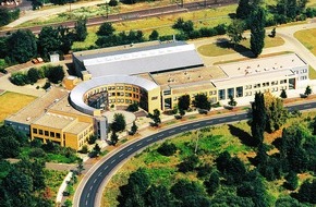 hannoverimpuls GmbH: In Hannover warten Chefsessel auf Erfinder / Innovationswettbewerb "optische Technologien" / "Lighthouse 2005" lockt Nachwuchs mit 100.000 Euro