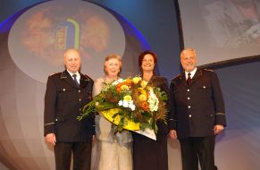 DFV: Neuer Feuerwehr-Präsident Kröger sieht optimistisch in die Zukunft
Festakt 150 Jahre Deutscher Feuerwehrverband