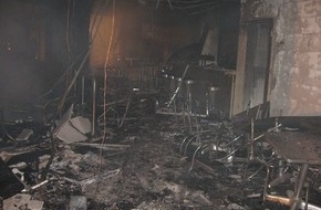Polizeiinspektion Hameln-Pyrmont/Holzminden: POL-HOL: Brand eines Bistro-Restaurants verursacht 250.000,-- EUR Schaden - Ursache noch unklar -