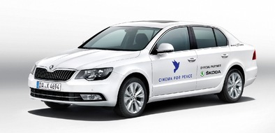 Skoda Auto Deutschland GmbH: Galant chauffiert: SKODA fährt bei Charity-Gala 'Cinema for Peace' vor (FOTO)