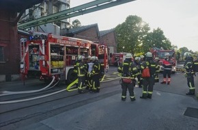 Feuerwehr der Stadt Arnsberg: FW-AR: Konzertierte Jahresübung bei Perstorp Chemicals GmbH: Erfolgreiche Menschenrettung und Brandbekämpfung