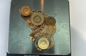 Hauptzollamt Regensburg: HZA-R: Regensburger Zoll entdeckt nicht angemeldeten Goldschmuck - Strafverfahren eingeleitet / Kontrolle auf der A3 bei Hofschlag: Zöllnerin und Zöllner finden Goldschmuck im Wert von rund 8.500 Euro