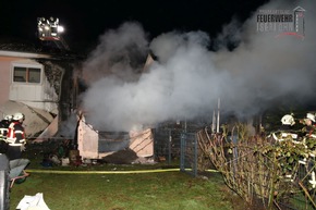 FW-MK: Garagenbrand greift auf Wohnhaus über
