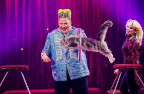 SAT.1: "Vergiss' den Prinz! Ich nehme die Katze." Findet Comedy-Queen Ilka Bessin am Freitag in SAT.1 gleich mehrere Partner fürs Leben?