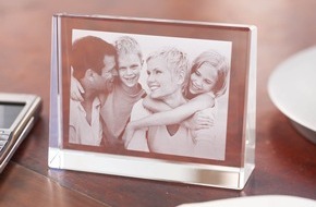 CEWE Stiftung & Co. KGaA: Der Trend zum Valentinstag 2009: Edle Premium-Geschenke von CeWe Color
