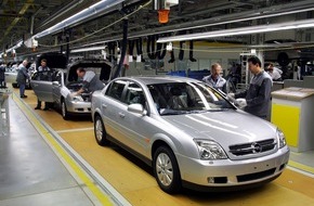 Opel Automobile GmbH: Opel eröffnet modernstes Automobilwerk der Welt / Bundeskanzler Schröder und Ministerpräsident Koch zu Gast
