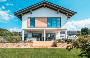 WeberHaus GmbH & Co. KG: Homestory: Großes Architektenhaus mit Einliegerwohnung | Familie Preiß