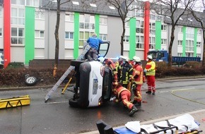 Polizei Mettmann: POL-ME: Schwerer Verkehrsunfall auf der Heiligenhauser Straße - Velbert - 2103070