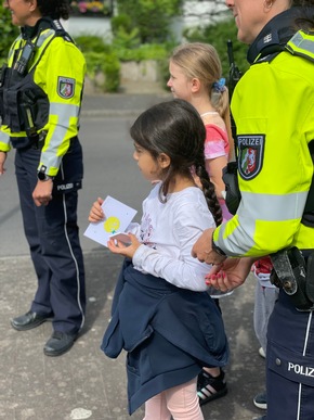 POL-BN: #sicherimStraßenverkehr - Verkehrssicherheitsaktion an der Carl-Schurz-Grundschule in Tannenbusch - Schülerinnen und Schüler übergaben Zitronen nach Geschwindigkeitsverstößen