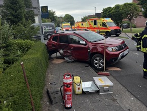 FW-AUR: Hilfeleistung nach Verkehrsunfall