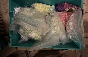 Polizei M&ouml;nchengladbach: POL-MG: Handel mit Bet&auml;ubungsmitteln: Zwei Tatverd&auml;chtige nach Durchsuchungen in U-Haft | mindestens 50 Kilogramm Drogen sichergestellt