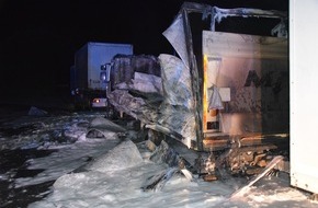 Kreispolizeibehörde Herford: POL-HF: Brand eins LKW- Ursache noch unklar