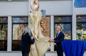 Deutsche Krebshilfe: Mildred Scheel-Stele: Denkmal für die Gründerin der Deutschen Krebshilfe