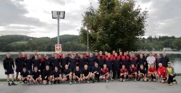 Feuerwehr Essen: FW-E: 54 Essener Feuerwehrleute rennen um den Baldeneysee