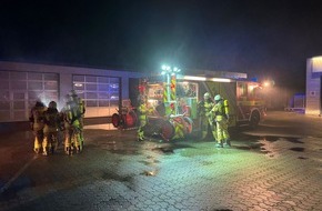 Feuerwehr Gemeinde Rheurdt: FW Rheurdt: Alarm im Autohaus: Gemeinschaftsübung der Löscheinheiten Rheurdt und Sevelen