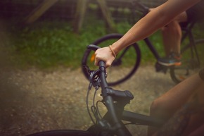 Auf die richtige Einstellung kommt es an: So vermeiden Sie Rückenschmerzen beim Radfahren