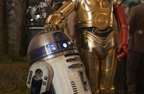 ProSieben: Stille Macht, heilige Macht: "Star Wars"-Droide R2-D2 besucht Joko und Klaas im "CIRCUS HALLIGALLI Weihnachts-Spezial"