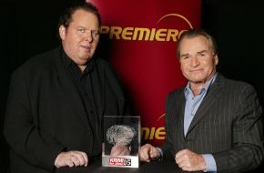 Sky Deutschland: "Der Bulle von Tölz" von Premiere Zuschauern zum Krimi des Jahres gewählt / Fritz Wepper übergibt Auszeichnung an Ottfried Fischer