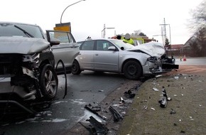 Polizei Minden-Lübbecke: POL-MI: Zwei Verletzte nach PKW-Unfall