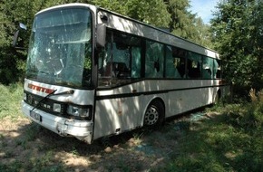 Polizeiinspektion Nienburg / Schaumburg: POL-NI: Spritztour mit geklautem Bus - Polizei sucht nach Zeugen - Bilder vom Bus im Download -