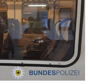 BPOL NRW: Bei Zugeinfahrt in den Bonner Hauptbahnhof: Bundespolizei ermittelt nach vermeintlichem Schuss aus einer Steinschleuder