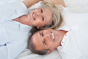 Durchschlafen ohne Krampf! / Wenn Senioren nachts hochschrecken, sind oft die Waden schuld