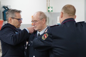 FW Wathlingen: &Uuml;bergabe eines Tankl&ouml;schfahrzeuges und eines Logistikanh&auml;ngers an die Ortsfeuerwehr Adelheidsdorf