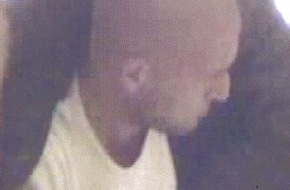 Polizei Düsseldorf: POL-D: Wer kennt den Räuber? - Polizei fahndet mit Foto aus einer Überwachungskamera