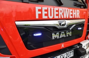 Feuerwehr Essen: FW-E: Küche brennt in voller Ausdehnung - eine Person verletzt