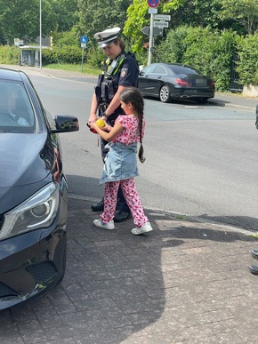 POL-BN: #sicherimStraßenverkehr - Verkehrssicherheitsaktion an der Carl-Schurz-Grundschule in Tannenbusch - Schülerinnen und Schüler übergaben Zitronen nach Geschwindigkeitsverstößen