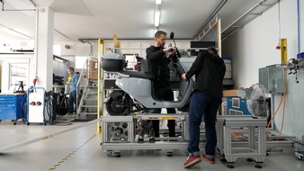 Touring Club Schweiz/Suisse/Svizzero - TCS: Test du TCS : deux scooters &eacute;lectriques peuvent &ecirc;tre d&eacute;brid&eacute;s beaucoup trop facilement