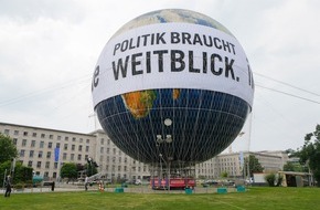 Initiative Neue Soziale Marktwirtschaft (INSM): Im Himmel über Berlin: INSM-Ballon mit Weitblick