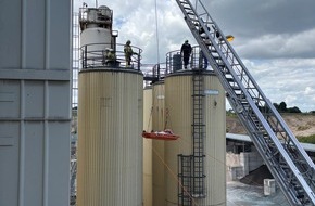 Freiwillige Feuerwehr Kalkar: Feuerwehr Kalkar: Realit&auml;tsnahe Gro&szlig;&uuml;bung bei der Basalt AG in Kalkar fordert zahlreiche Einsatzkr&auml;fte