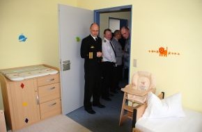 Presse- und Informationszentrum Marine: Deutsche Marine - Pressemeldung: Premiere in Parow - Erstes Eltern-Kind-Zimmer an der Marinetechnikschule