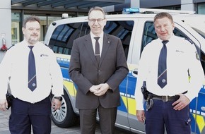 Kreispolizeibehörde Oberbergischer Kreis: POL-GM: Landrat begrüßt zwei neue Bezirksdienstbeamte