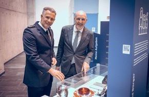 Generalzolldirektion: GZD: 75 Jahre ZOLL in der Bundesrepublik Deutschland - Wanderausstellung im BMF durch Staatssekretär Dr. Bösinger eröffnet / "Die Geschichte des ZOLLS ist eine Geschichte seiner Beschäftigten"
