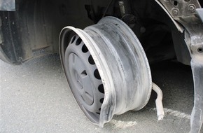 Polizei Minden-Lübbecke: POL-MI: Transporter verliert nach Kollision Reifen und fährt weiter