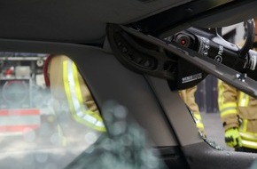 Feuerwehr Bottrop: FW-BOT: 5 Verletzte bei Verkehrsunfall - eine Person eingeklemmt