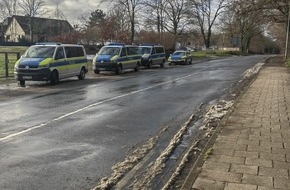 Polizeiinspektion Cuxhaven: POL-CUX: Mehrere Verst&ouml;&szlig;e bei gr&ouml;&szlig;erer Verkehrskontrolle in Altenwalde festgestellt (Foto im Anhang)