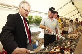 Regio Energie Solothurn: Der längste Gasgrill der Welt misst 20m 58cm 8 mm / Er wurde zum 150Jahr-Jubiläum der Regio Energie Solothurn in Betrieb genommen