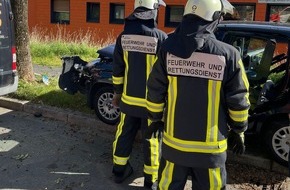 Feuerwehr Bochum: FW-BO: Schwerer Verkehrsunfall in Bochum-Altenbochum