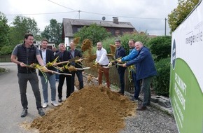 GP JOULE: Symbolischer Spatenstich für die Nahwärme in Beuren