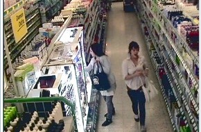 Polizeiinspektion Hameln-Pyrmont/Holzminden: POL-HM: Unbekannte brechen in Marktkauf-Filiale ein 7 Polizei veröffentlicht bilder der Unbekannten und bittet um Mithilfe