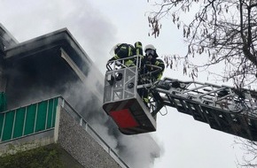 Feuerwehr und Rettungsdienst Bonn: FW-BN: Feuer auf Balkon in Bonn-Rüngsdorf