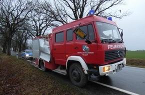 Polizeiinspektion Stralsund: POL-HST: Verkehrsunfall mit einem Einsatzfahrzeug der Freiwilligen Feuerwehr