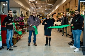 Pressemitteilung | Jacqueline Bila und Marktleiter David Pietrusiak eröffneten Marktkauf Sundern