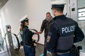 Bundespolizeidirektion München: Bundespolizeidirektion München: Schleusung vereitelt - Passagier mit gefälschtem Reisepass am Flughafen München entdeckt