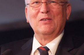 DLRG - Deutsche Lebens-Rettungs-Gesellschaft: Dr. Klaus Wilkens feiert 70. Geburtstag / "Ehrenamtliches Engagement braucht mehr Akzeptanz und Unterstützung." (BILD)