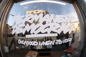 PRESSEMITTEILUNG | &bdquo;Permanent Democracy&ldquo; feiert erfolgreichen Auftakt